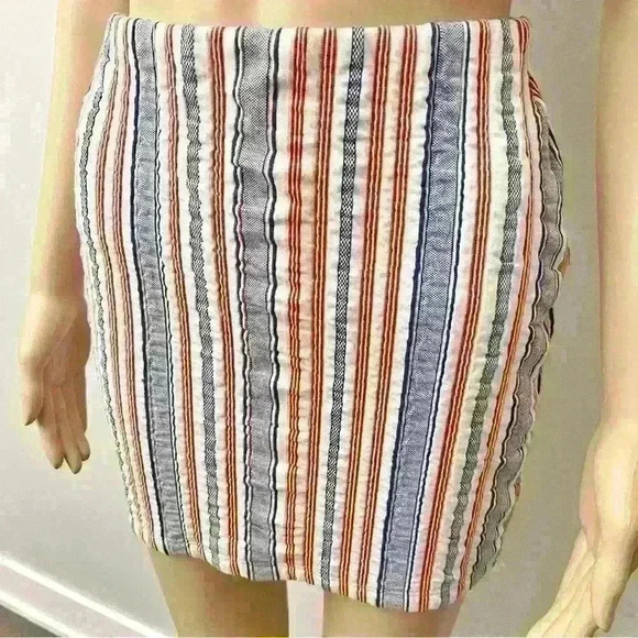 Zara high waisted striped skirt with wrinkle effect. - Picture 2 of 7